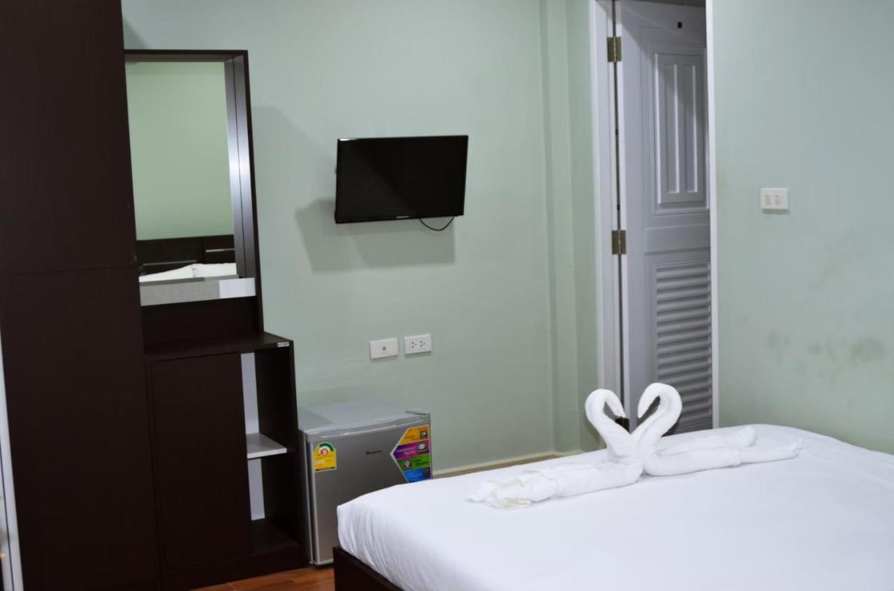 Baanpin Hotel & Cafe Bangkok Ngoại thất bức ảnh