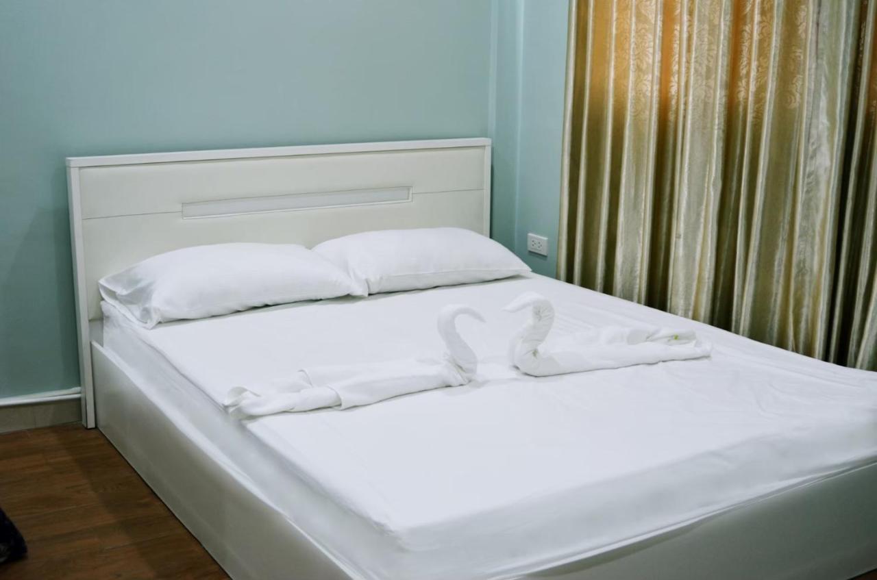 Baanpin Hotel & Cafe Bangkok Ngoại thất bức ảnh
